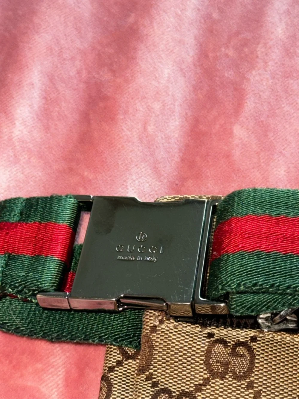 Gucci Sherry GG Supreme Canvas Waist Bag in Beige with Green-Red Web Strap - Picture 5 of 9